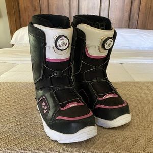 Snowboard boots - women’s size 7.5 - thirtytwo